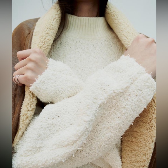Zara fuzzy knit sweater, size Large, ecru, cotton blend - Picture 3 of 11